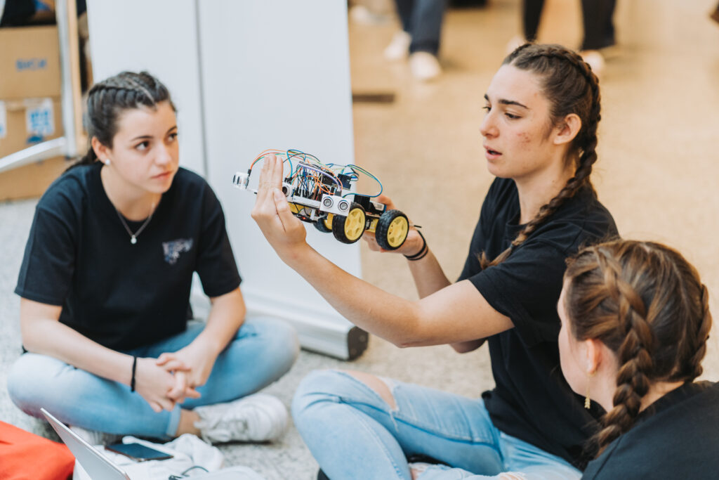 Elmeq impulsa el talento STEM en ASTI Robotics Challenge 2025